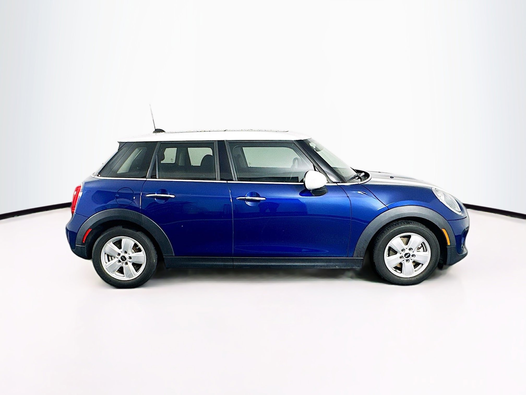 Used 2015 MINI Cooper 4-Door Hardtop FWD image 10
