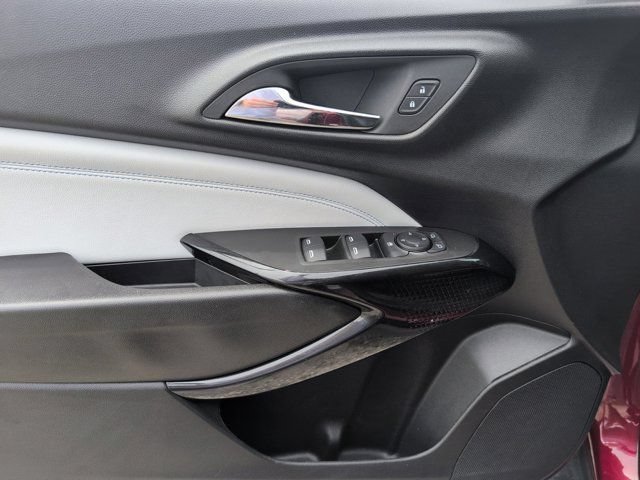 Used 2025 Chevrolet Trax LT w/ LT Convenience Package FWD image 11