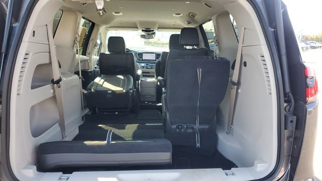 Certified 2023 Chrysler Pacifica Touring-L AWD/4WD image 26
