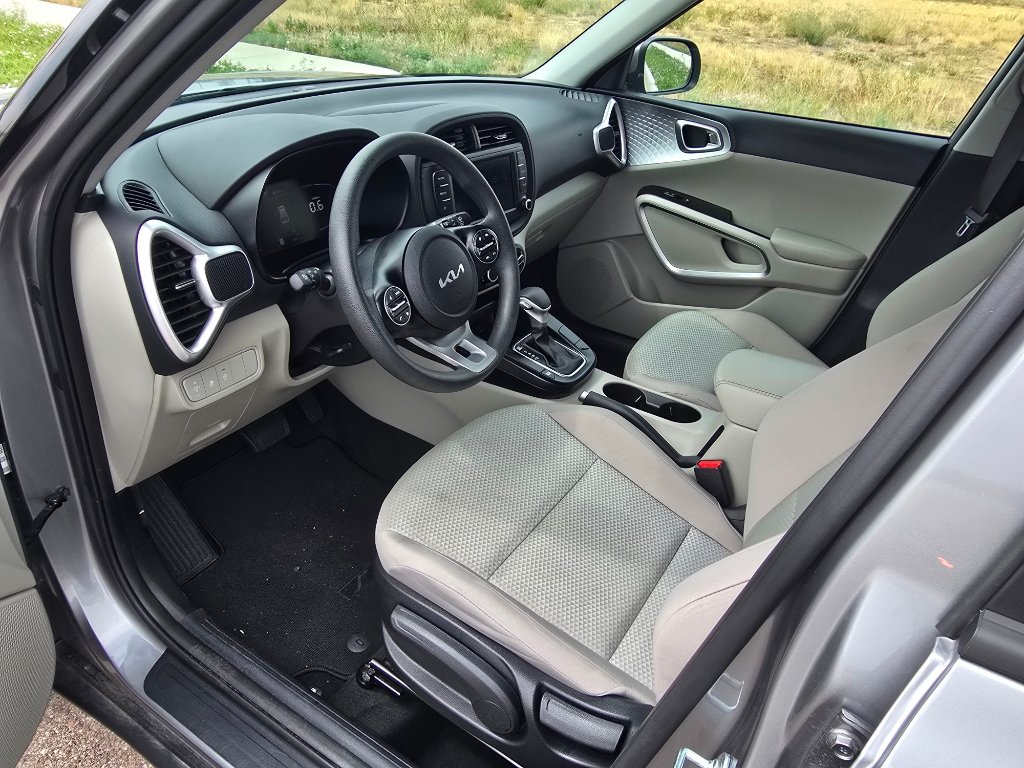 Used 2025 Kia Soul LX w/ LX Technology Package FWD image 26