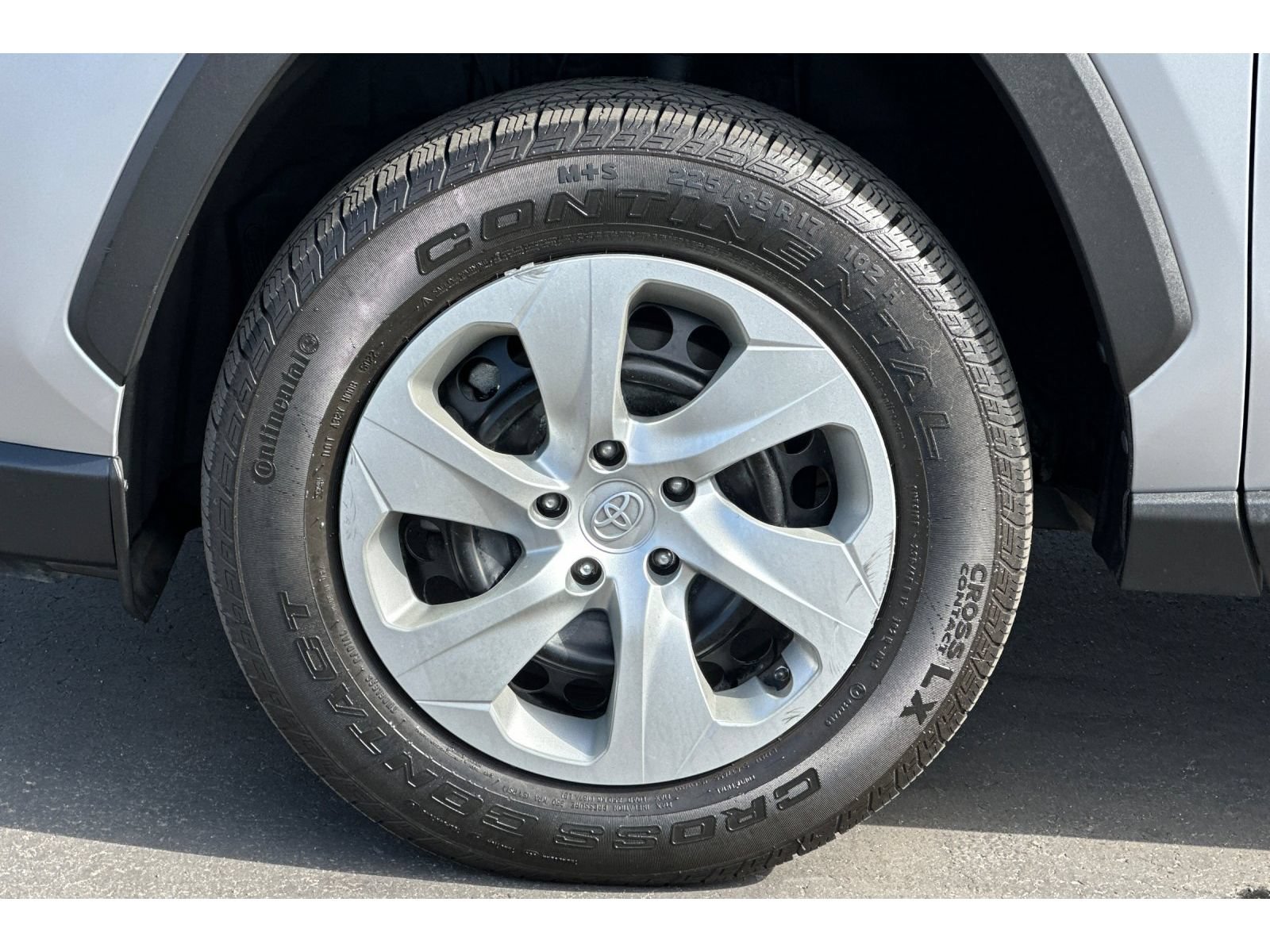 Used 2019 Toyota RAV4 LE w/ Carpet Mat Package FWD image 31