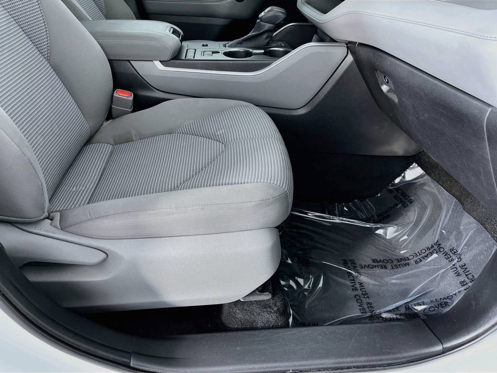 Used 2022 Toyota Highlander LE FWD image 32