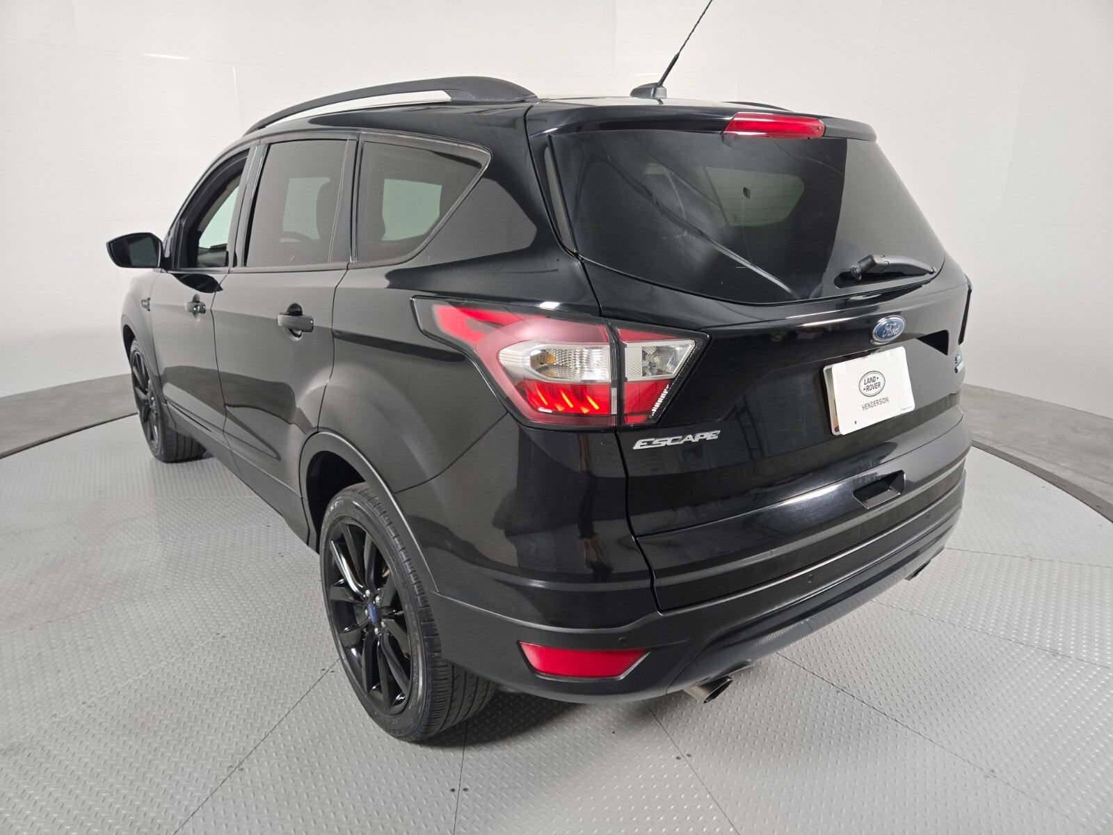 Used 2017 Ford Escape SE w/ Equipment Group 201A FWD image 16