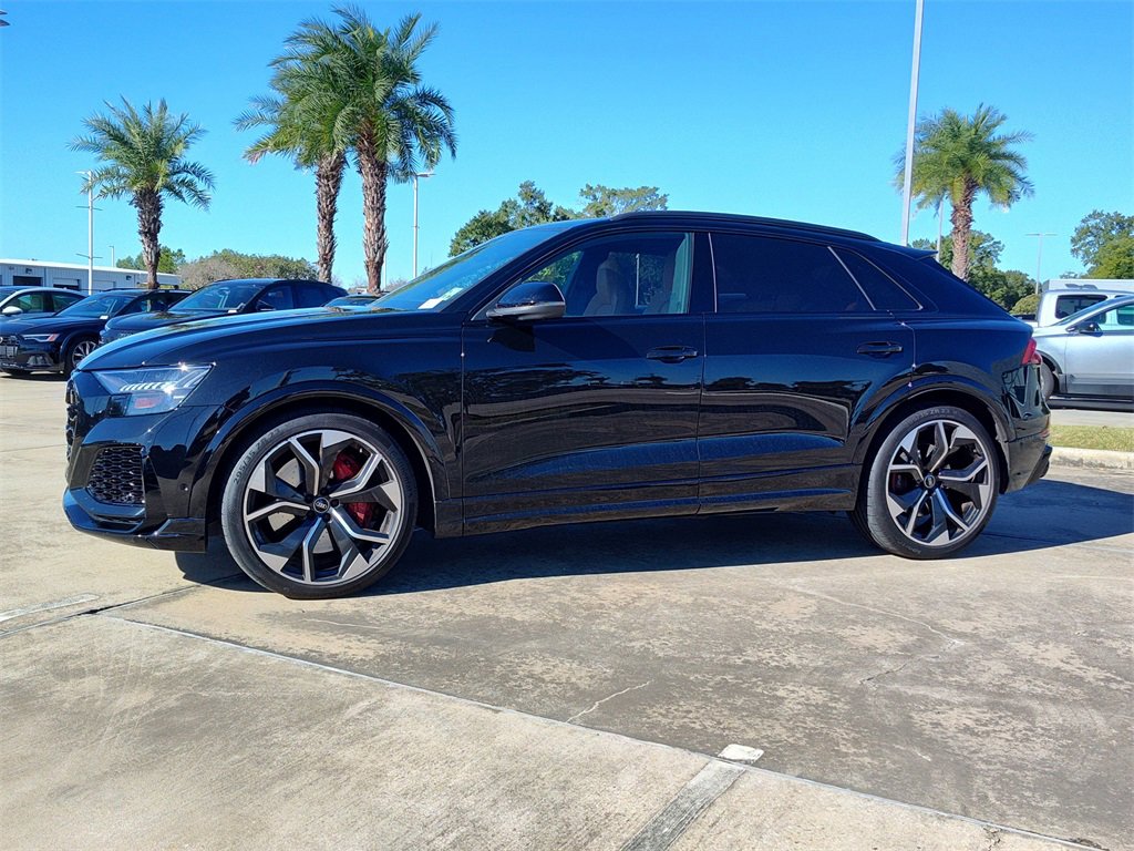 Used 2024 Audi RS Q8 w/ Black Optic Package image 3