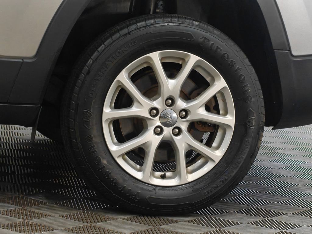 Used 2015 Jeep Cherokee Latitude w/ Cold Weather Group image 50
