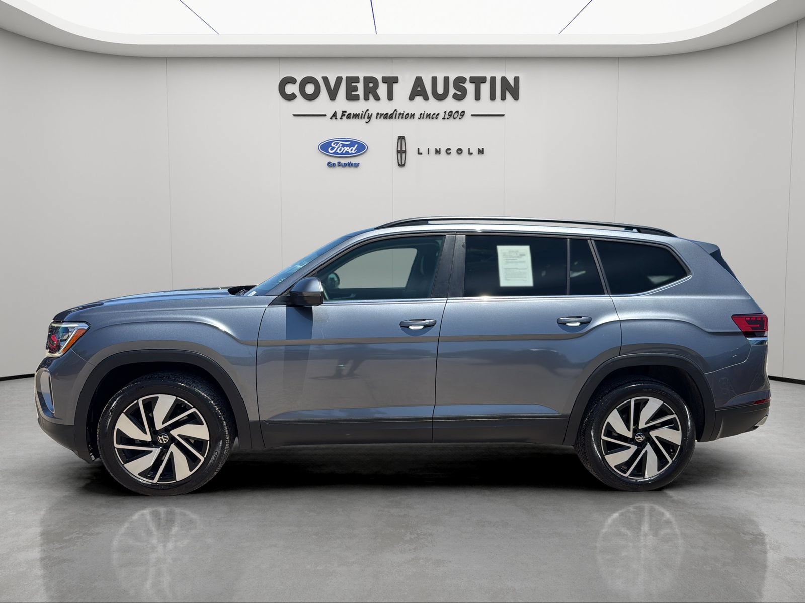 Used 2024 Volkswagen Atlas SE FWD image 2