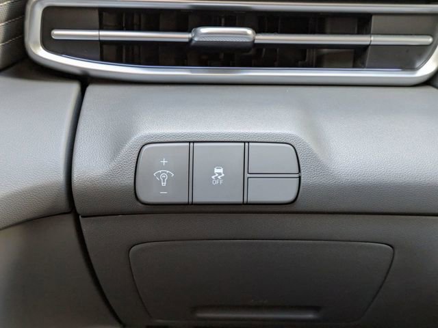 Used 2025 Hyundai Elantra SEL image 25