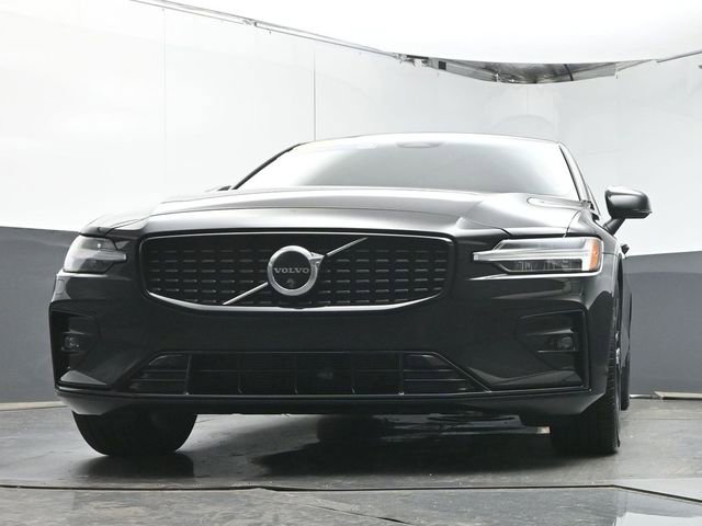 Certified 2025 Volvo S60 B5 Plus AWD/4WD image 32