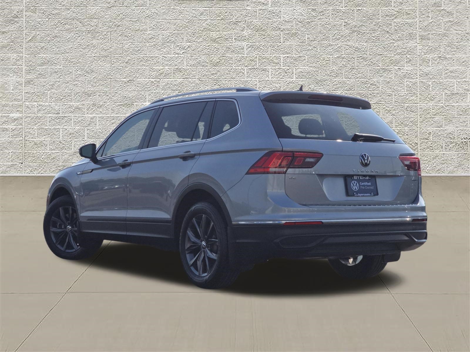 Certified 2024 Volkswagen Tiguan SE AWD/4WD image 5