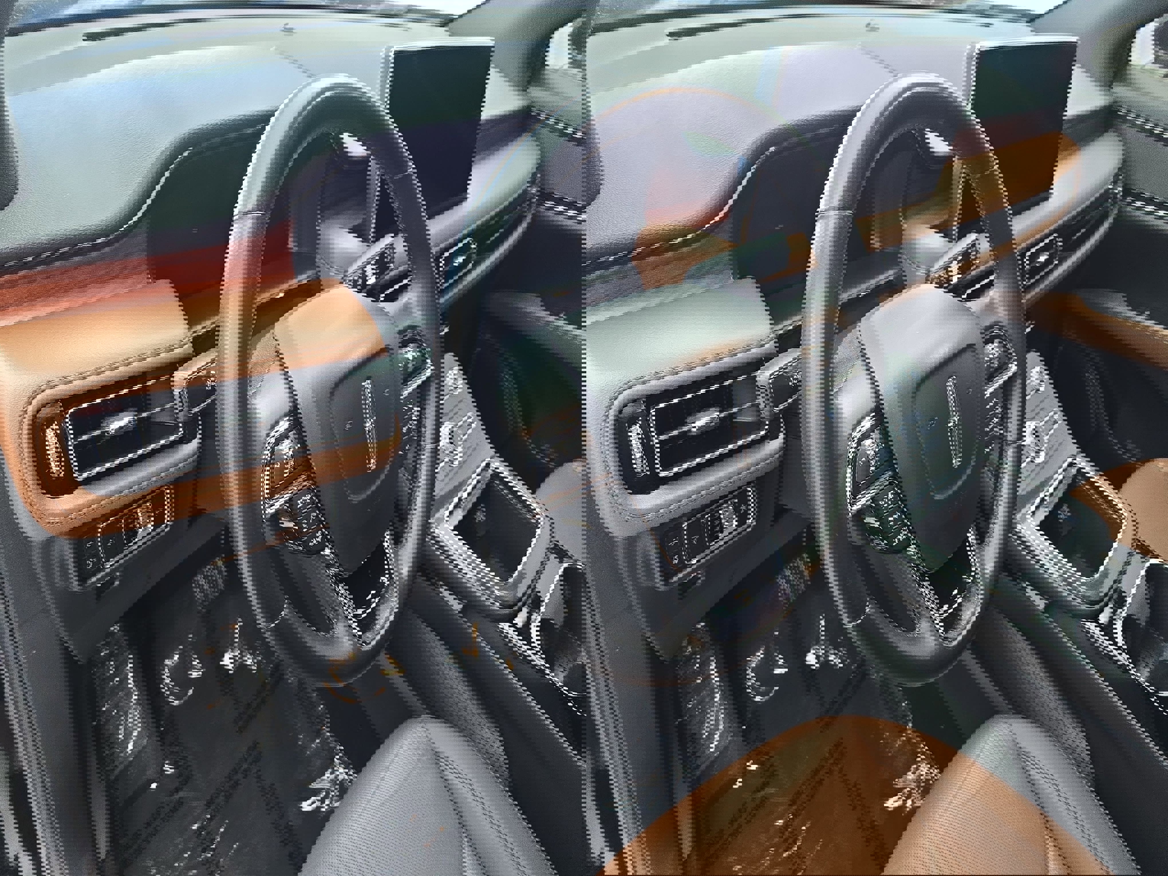 Used 2023 Lincoln Nautilus Reserve image 16