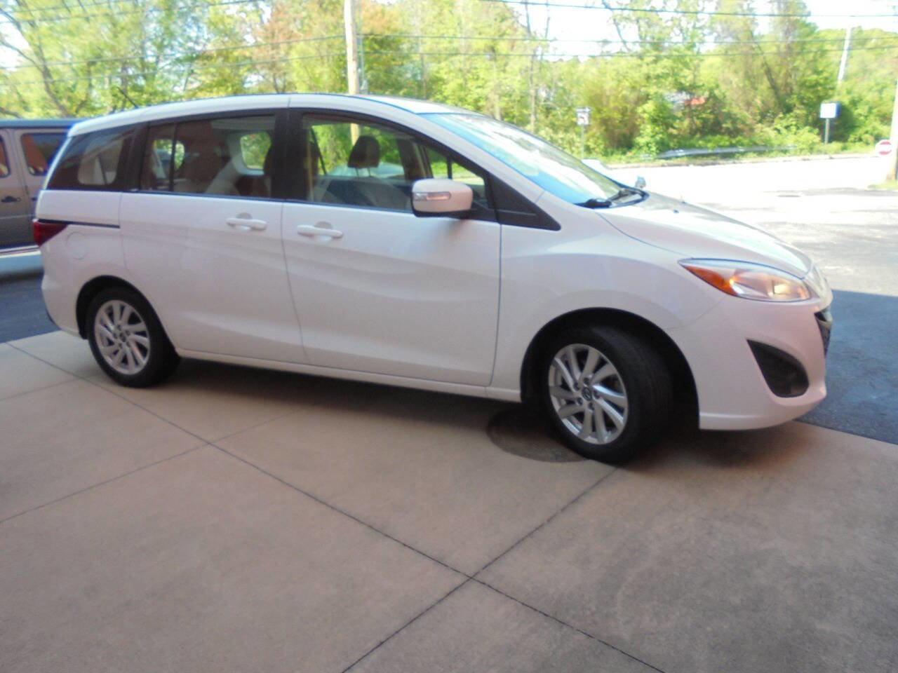 Used 2015 MAZDA MAZDA5 Sport FWD image 4