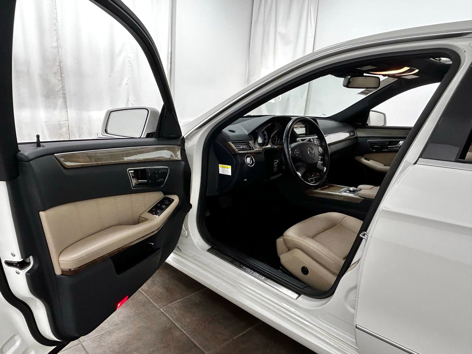 Used 2010 Mercedes-Benz E 350 4MATIC Sedan image 27