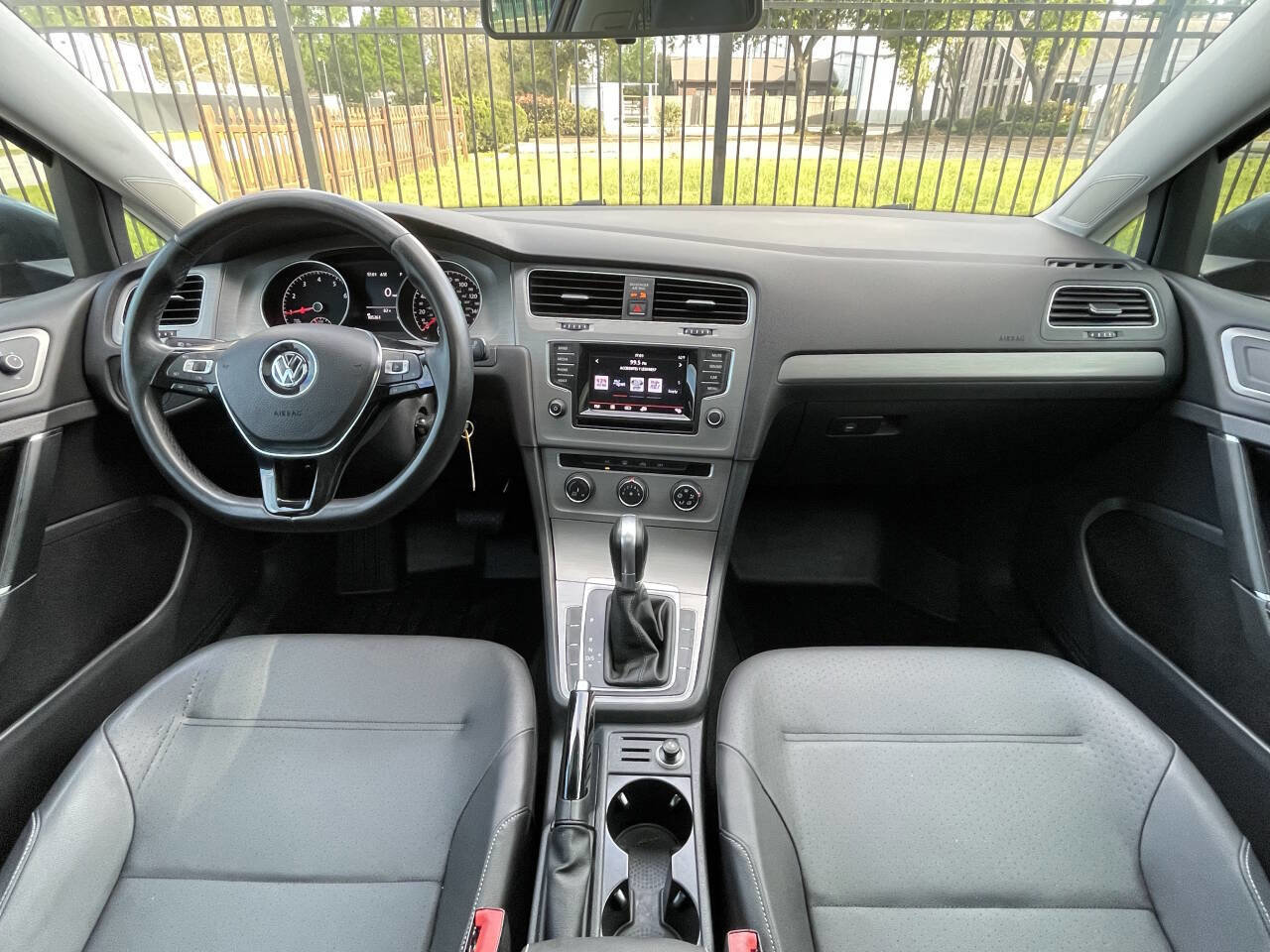 Used 2015 Volkswagen Golf S image 23