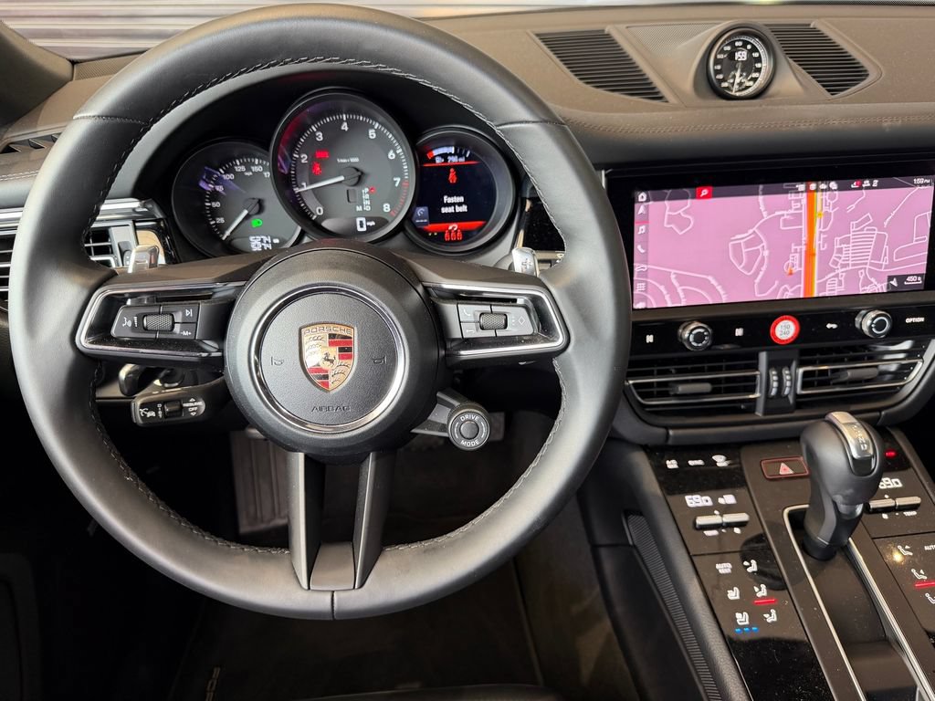 Certified 2026 Porsche Macan AWD/4WD image 34