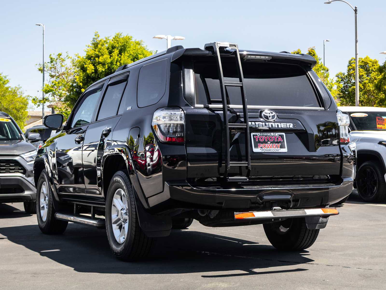 Used 2022 Toyota 4Runner SR5 Premium w/ Moonroof Package RWD image 13