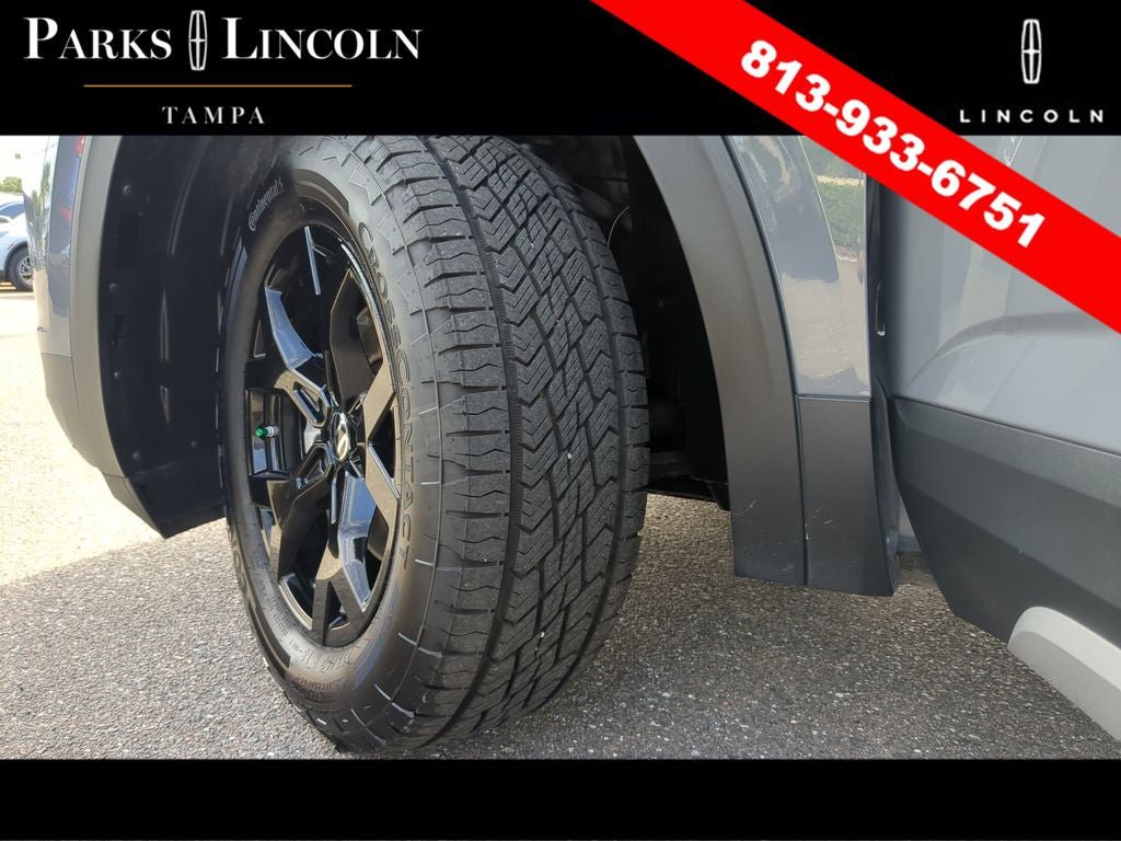 Used 2025 Volkswagen Atlas Peak Edition SE AWD/4WD image 36