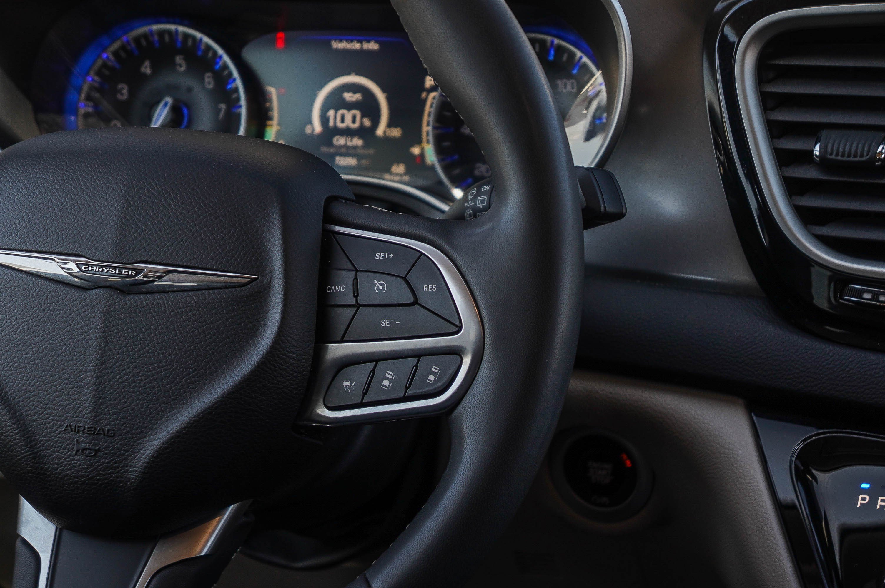 Used 2023 Chrysler Pacifica Touring-L FWD image 18