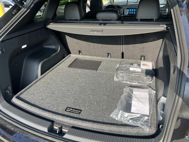 New 2026 Volkswagen Atlas Cross Sport SEL R-Line image 26