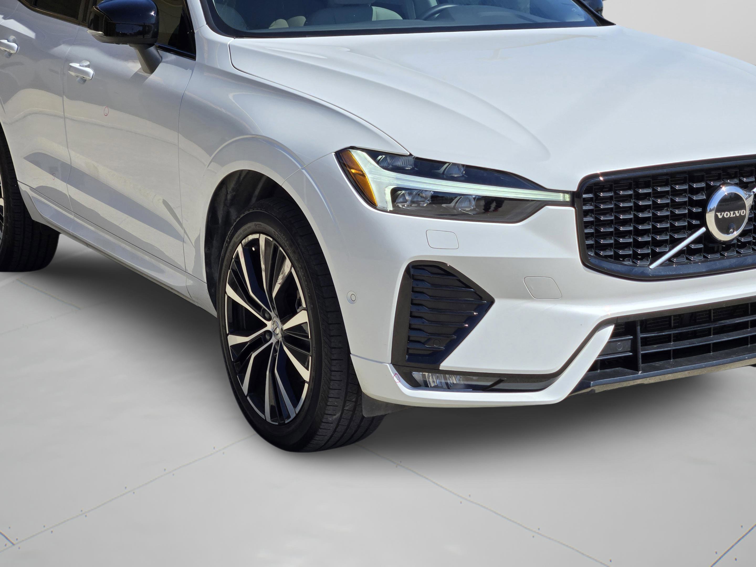 Used 2024 Volvo XC60 B5 Plus w/ Protection Package Premier image 11