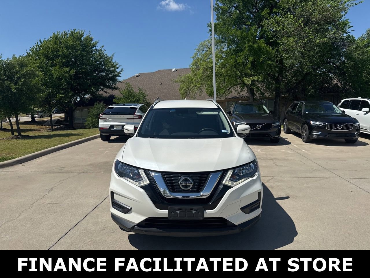 Used 2019 Nissan Rogue SV w/ Premium Package image 2