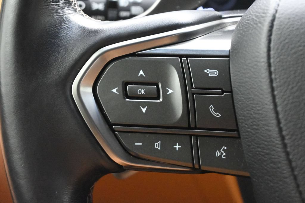 Used 2023 Lexus LX 600 4WD w/ Luxury Package image 8