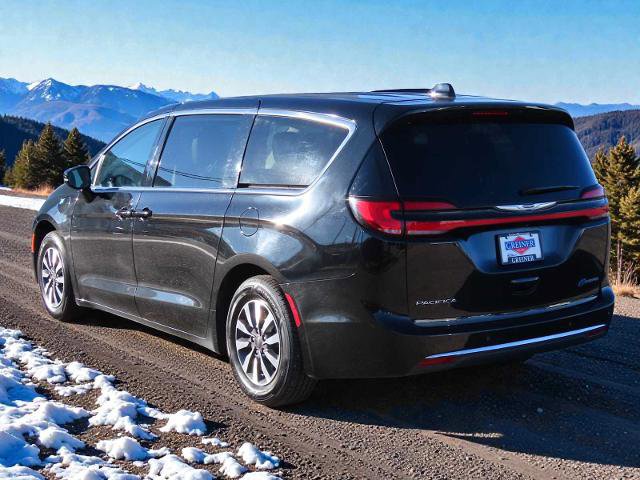 Used 2024 Chrysler Pacifica Select image 4