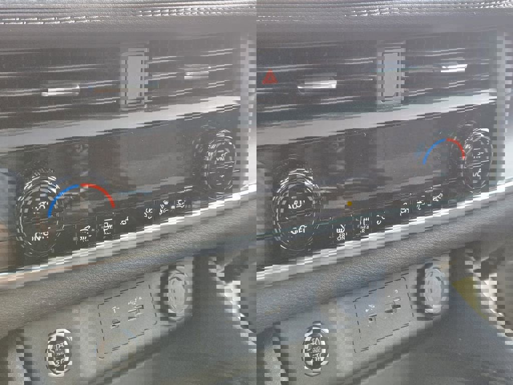 Used 2023 Nissan Rogue SV image 12