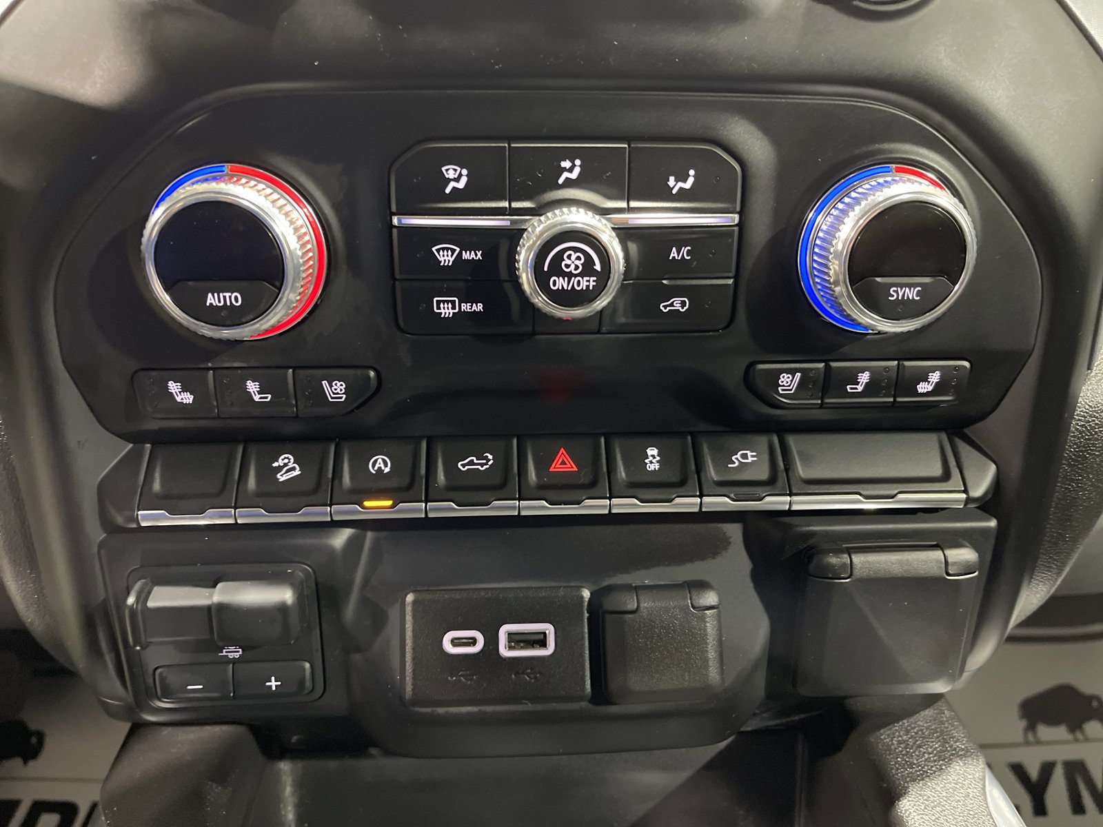 Used 2021 GMC Sierra 1500 SLT w/ SLT Premium Package AWD/4WD image 25
