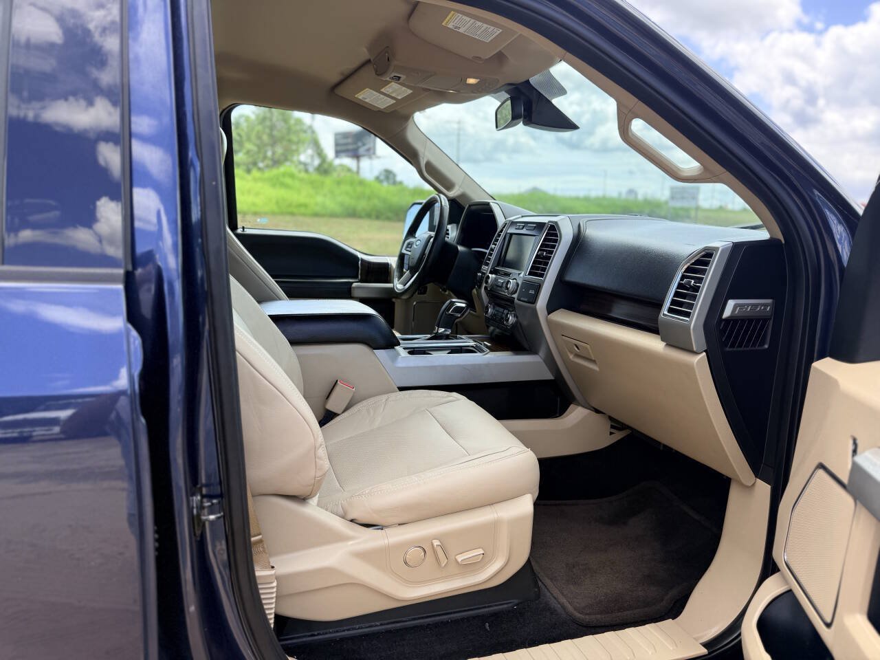 Used 2015 Ford F150 Lariat w/ Equipment Group 502A Luxury AWD/4WD image 17