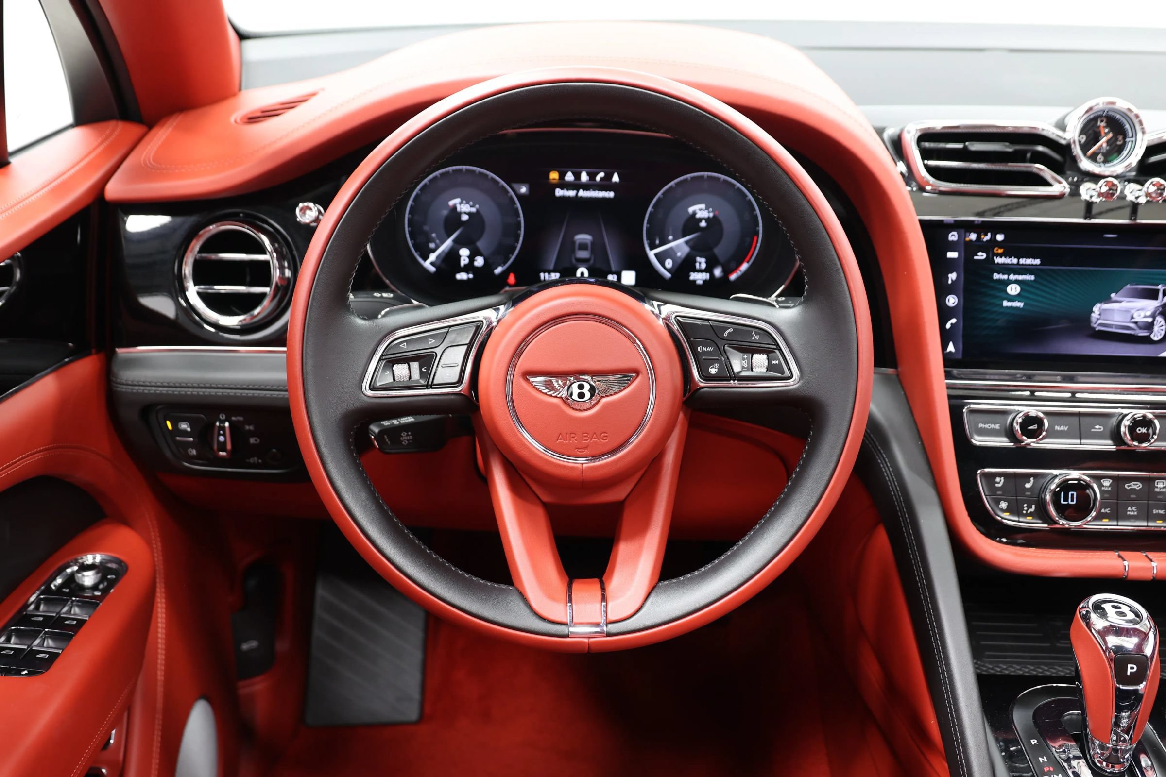 Used 2022 Bentley Bentayga AWD/4WD image 27