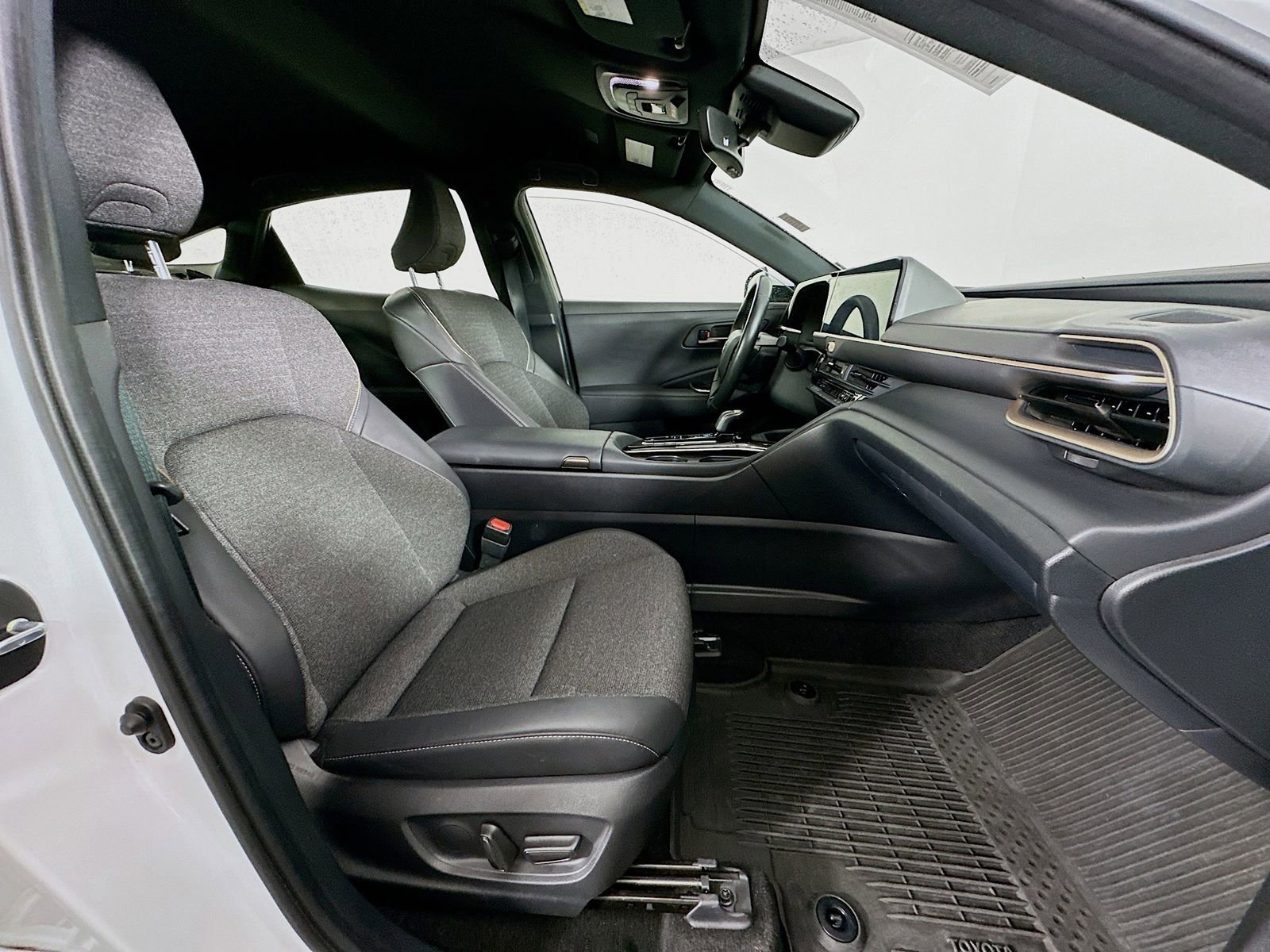 Used 2024 Toyota Crown XLE image 31