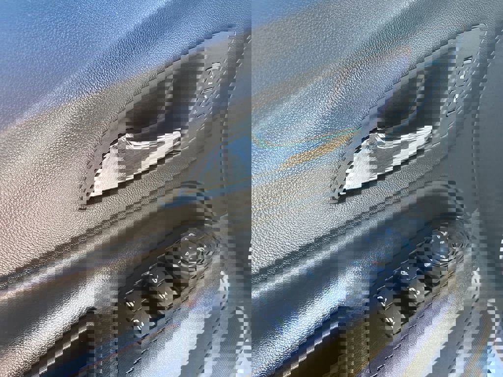 Used 2023 Chevrolet Equinox LT image 33