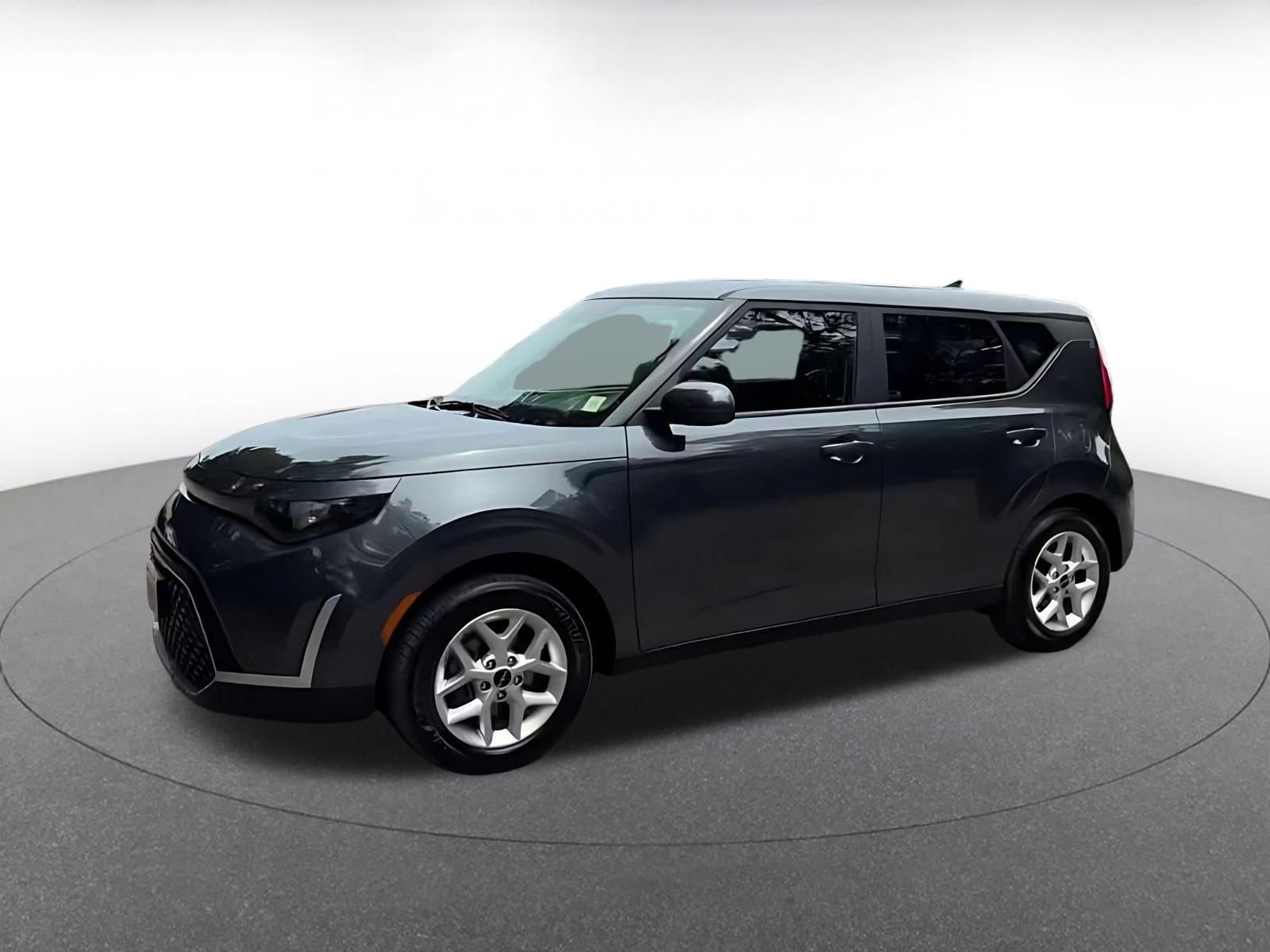 Used 2025 Kia Soul LX w/ LX Technology Package FWD image 8