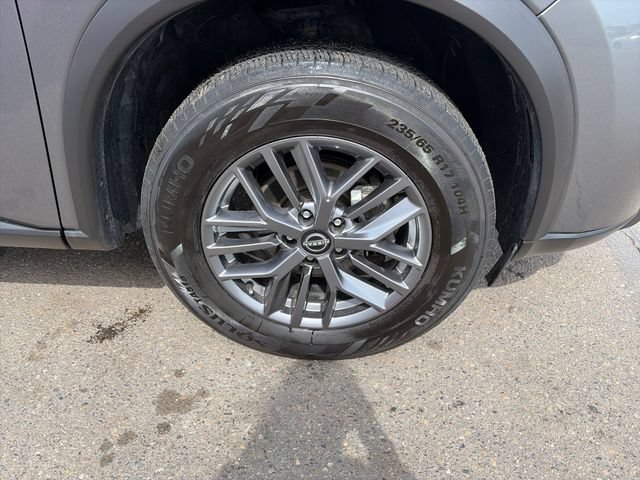 Used 2024 Nissan Rogue S AWD/4WD image 13