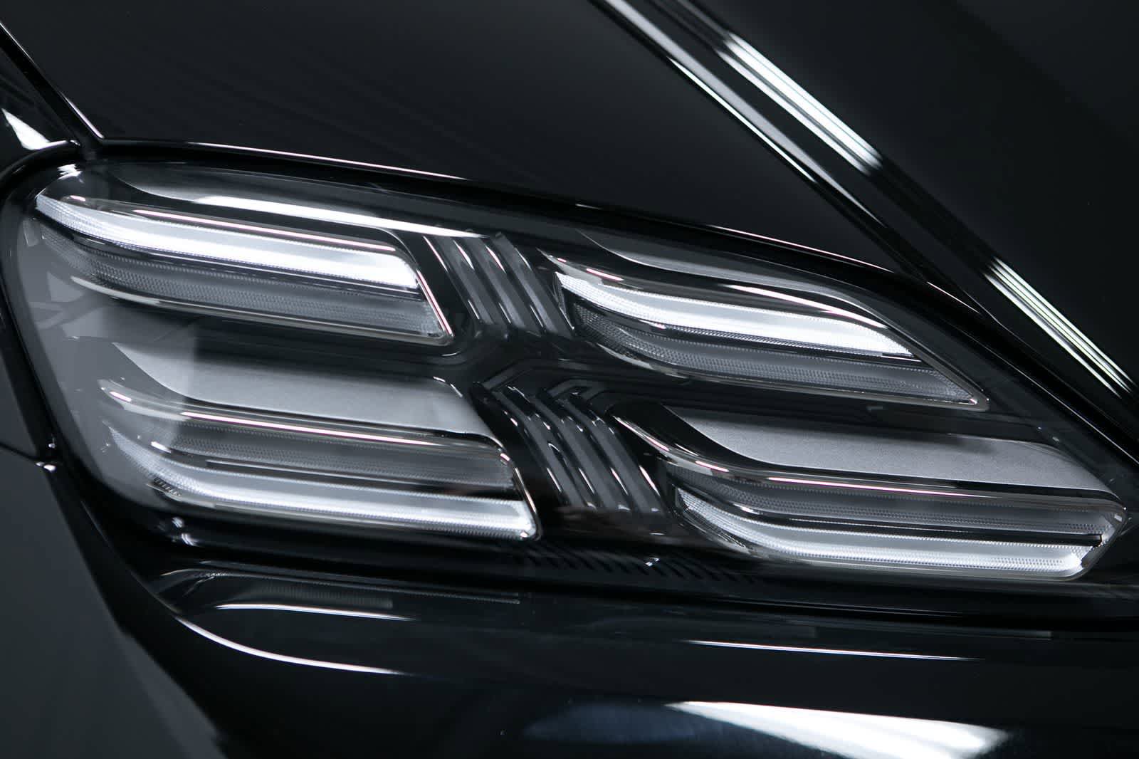 New 2026 Porsche Macan Electric RWD image 16