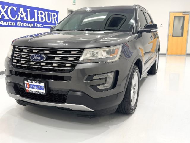 Used 2017 Ford Explorer XLT w/ Equipment Group 201A image 4