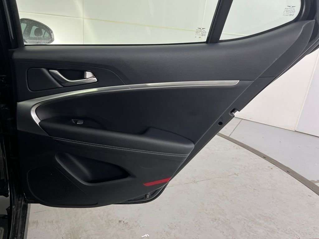 Used 2025 Genesis G70 2.5T image 28