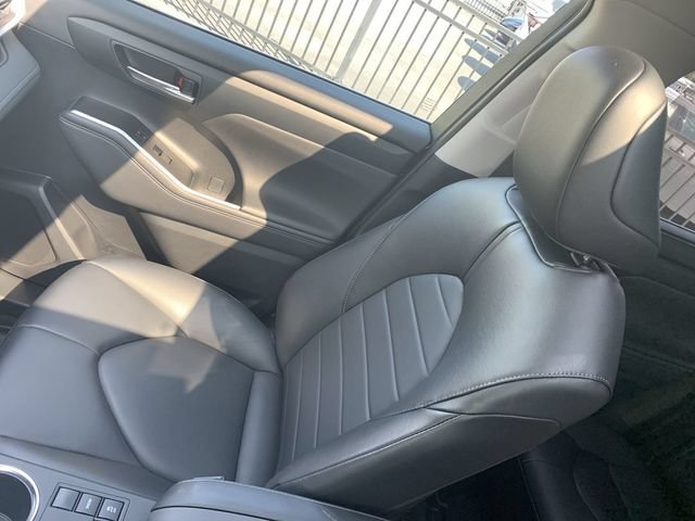 Used 2023 Toyota Highlander XLE FWD image 31