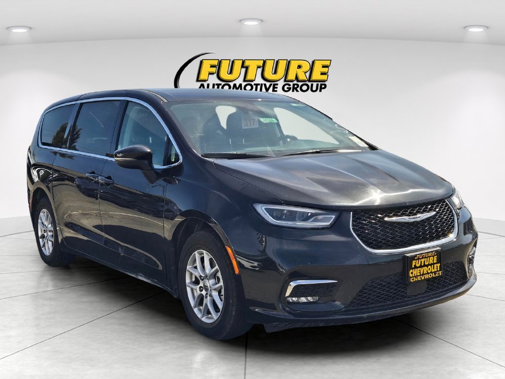 Used 2023 Chrysler Pacifica Touring-L FWD image 1