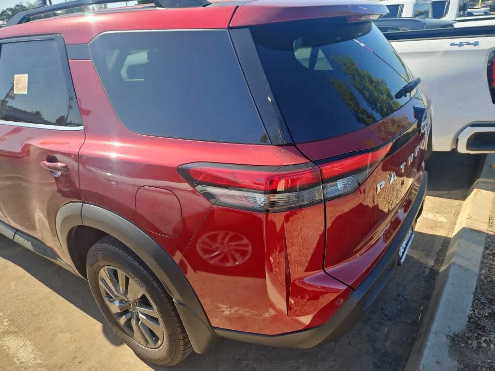 Used 2024 Nissan Pathfinder SV FWD image 6