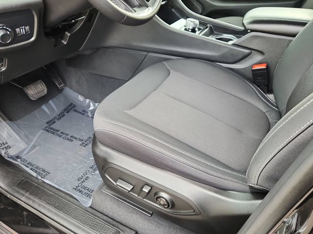 Used 2025 Jeep Grand Cherokee Laredo AWD/4WD image 21