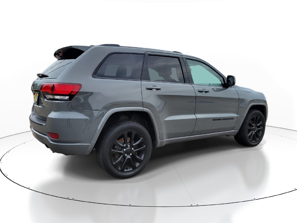 Used 2020 Jeep Grand Cherokee Altitude AWD/4WD image 4