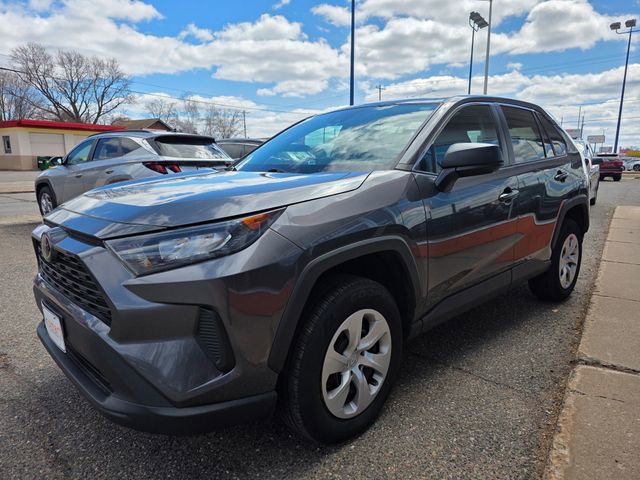 Used 2022 Toyota RAV4 LE AWD/4WD image 3