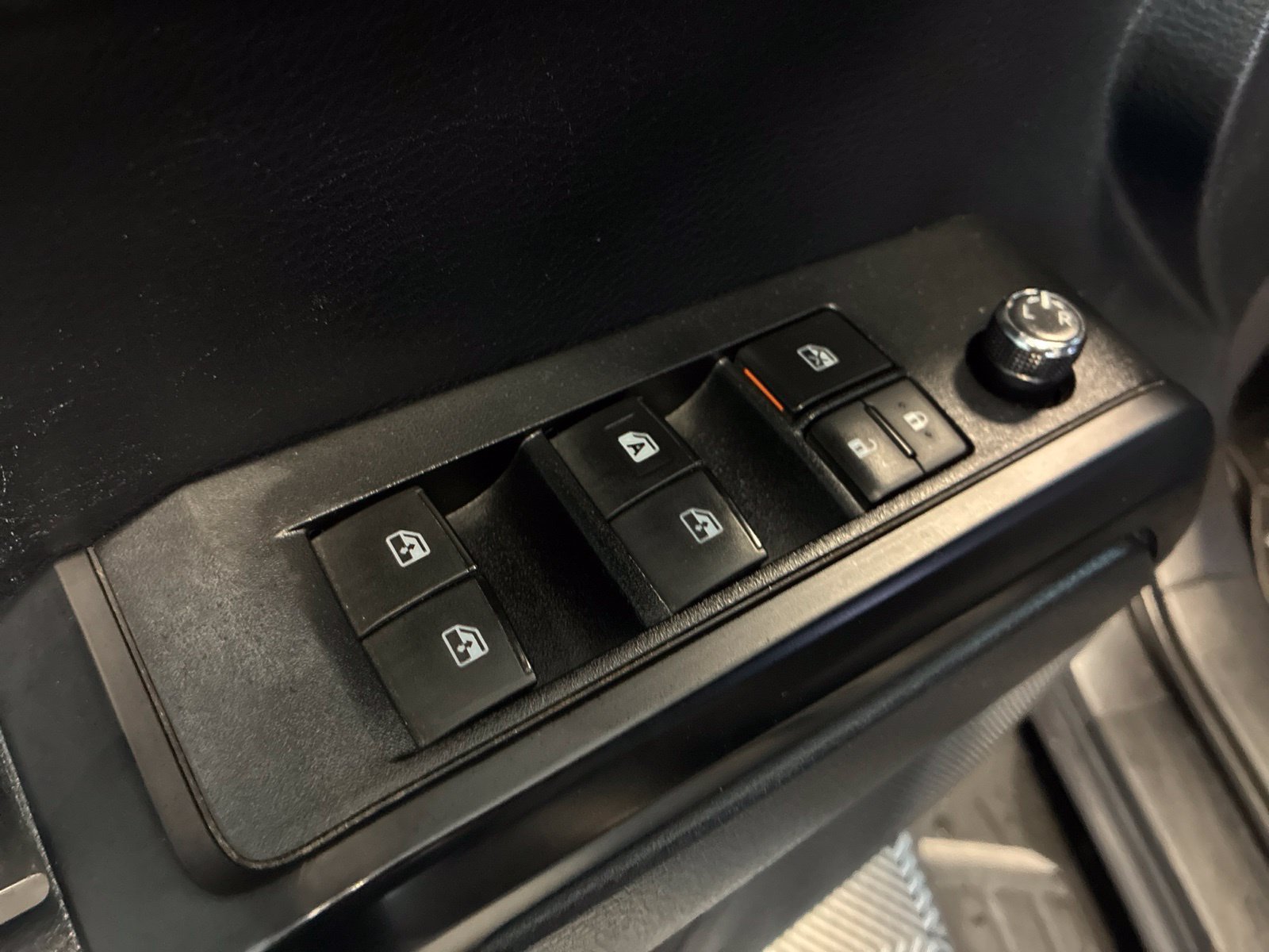 Used 2018 Toyota Tacoma SR w/ SR Convenience Package AWD/4WD image 13