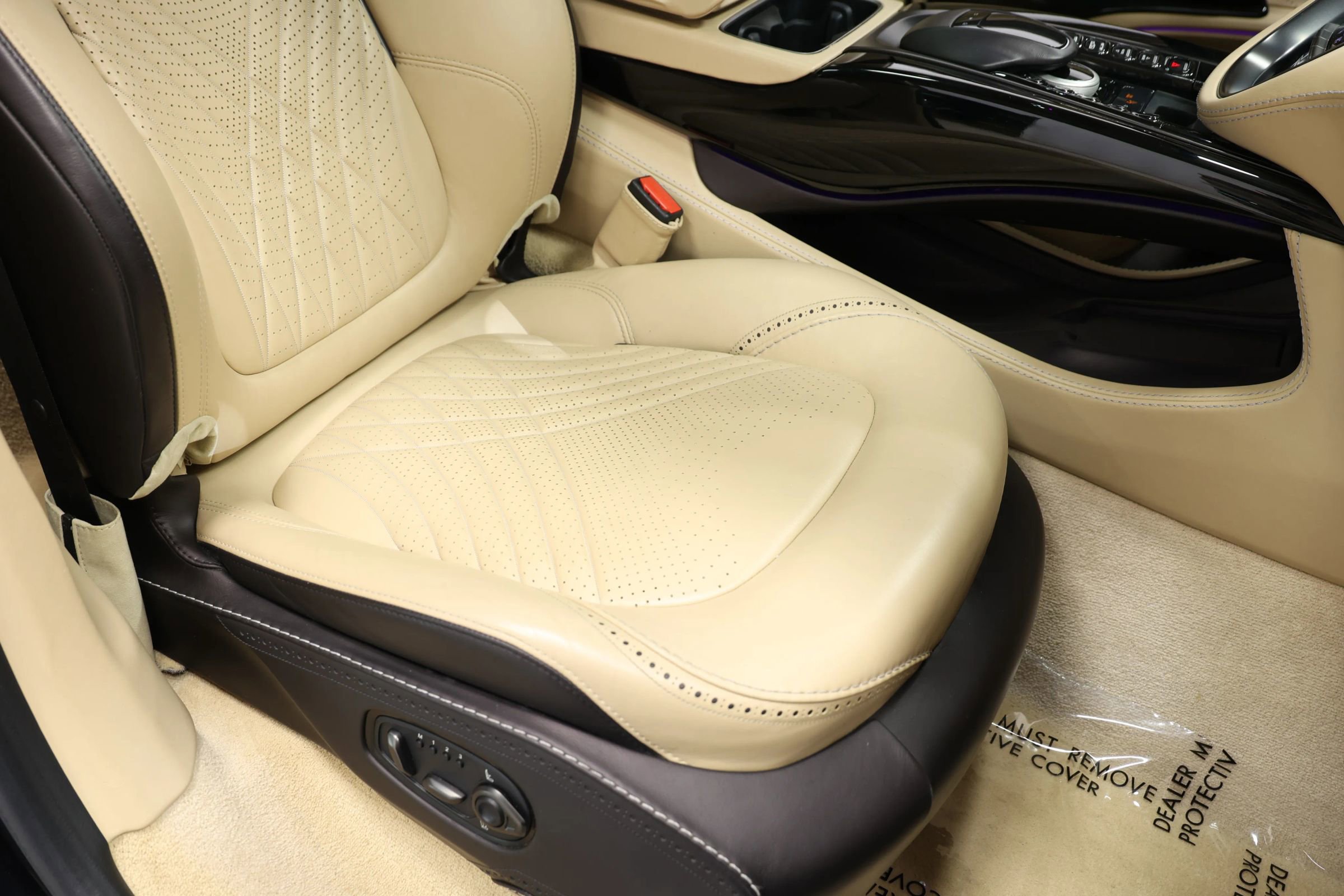 Used 2021 Aston Martin DBX image 93