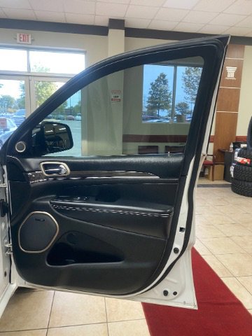 Used 2017 Jeep Grand Cherokee Overland RWD image 15