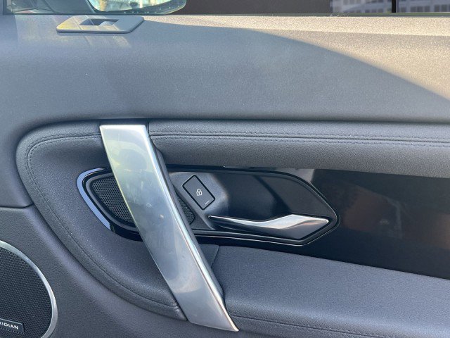 Used 2025 Land Rover Discovery Sport S image 22