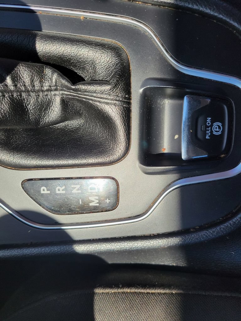 Used 2019 Jeep Cherokee Latitude w/ Popular Appearance Group FWD image 17