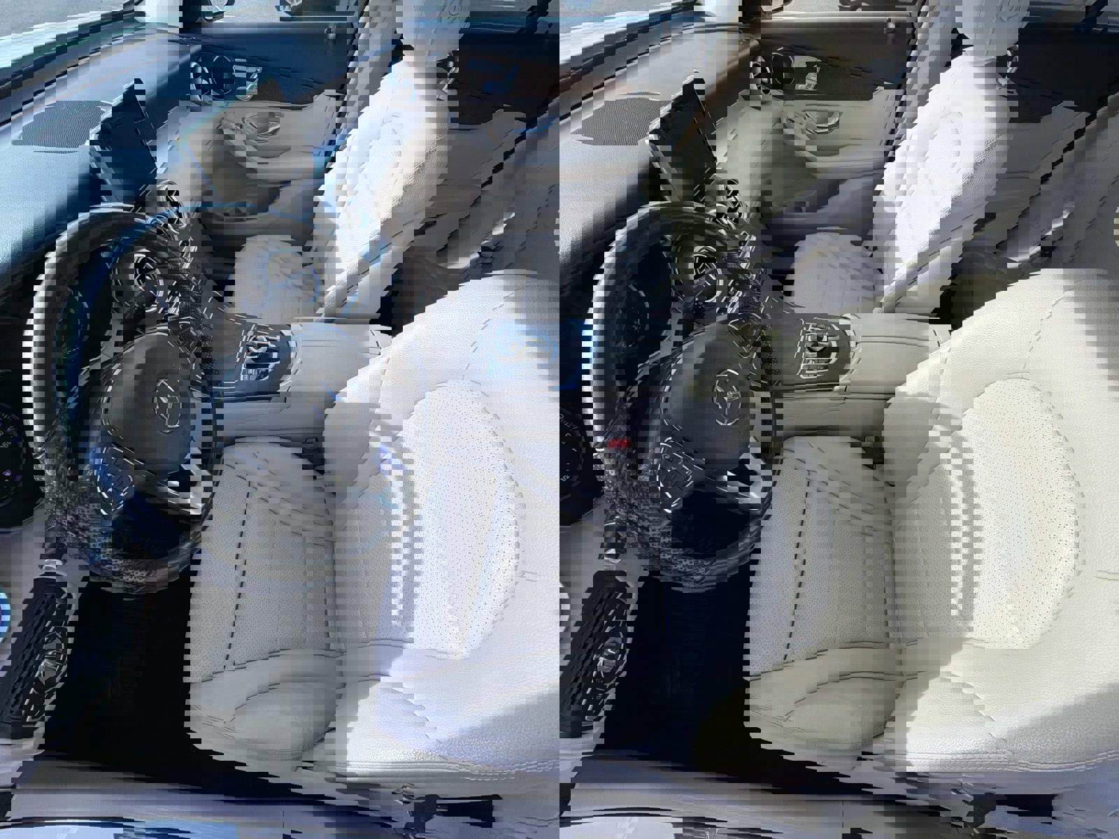 Used 2019 Mercedes-Benz GLC 300 4MATIC image 3