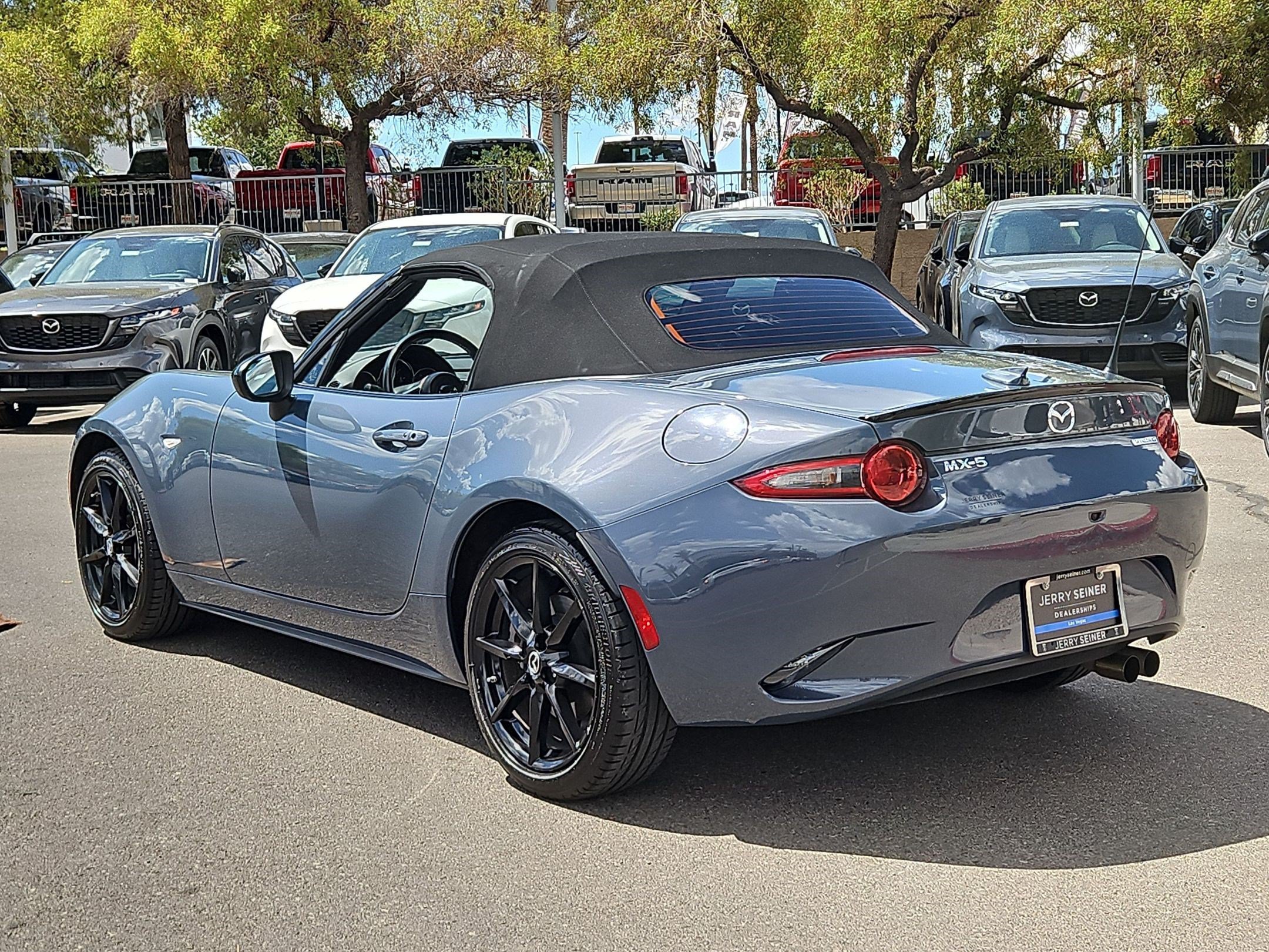 Used 2020 MAZDA MX-5 Miata Club RWD image 3